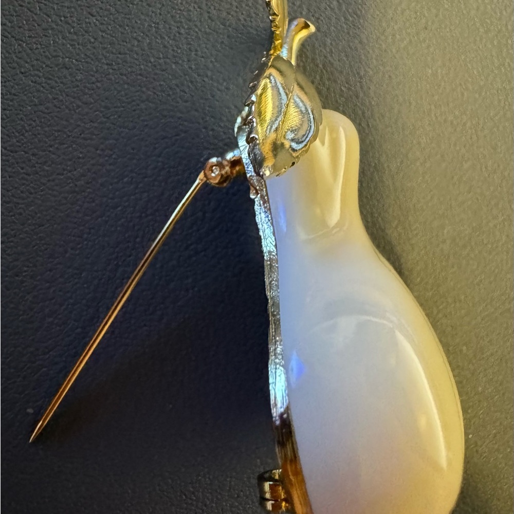 Vintage Cream Pear Les Bernard Brooch Pin - Picture 6 of 7